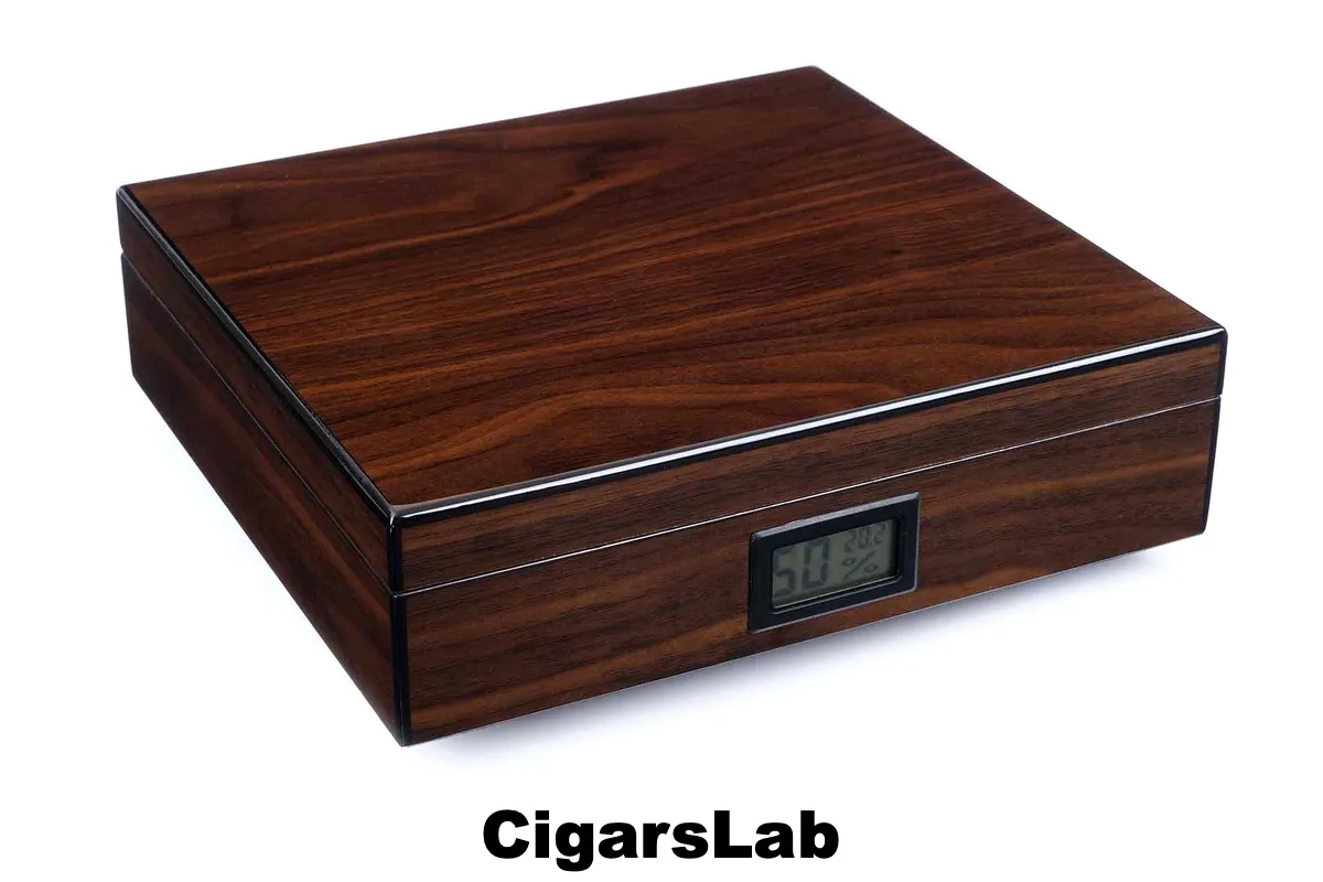 Хьюмидор Tom River на 25 сигар, Орех 561-014