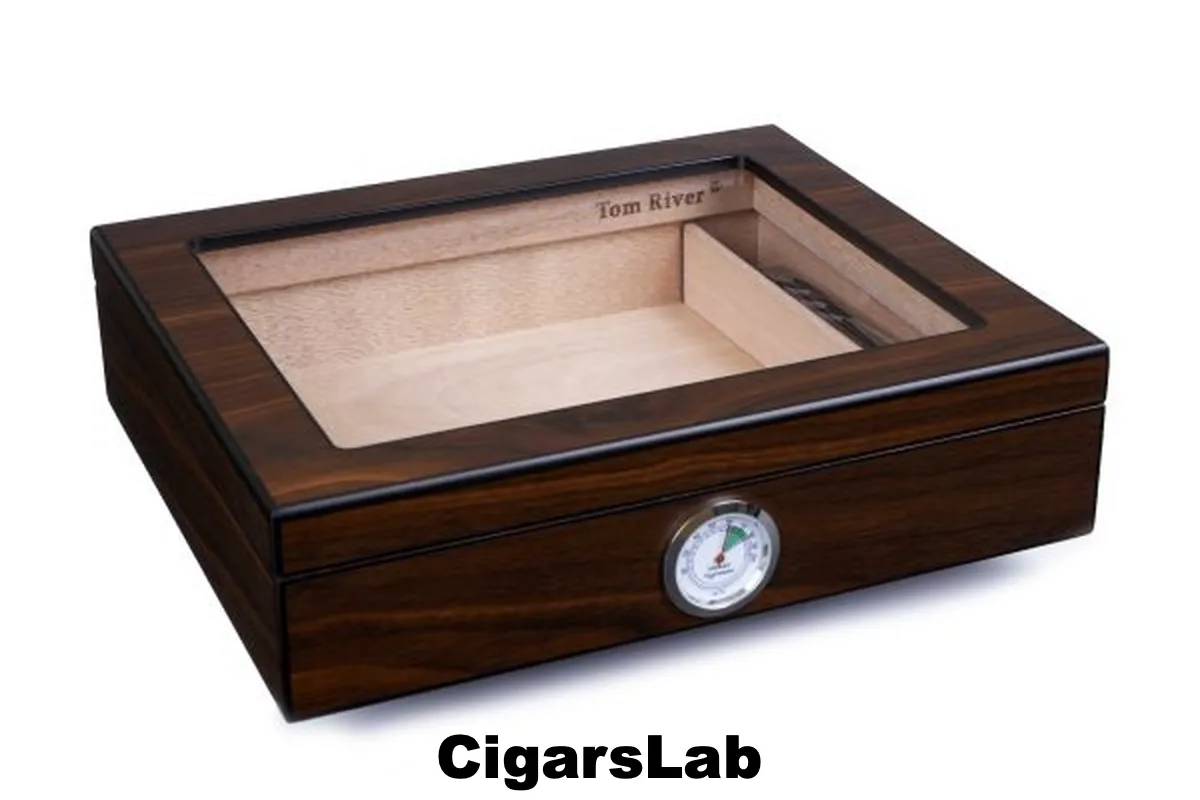 Хьюмидор Tom River со стеклом на 30 сигар, Орех 561-132